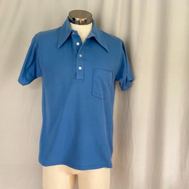 Mens blue 1970s polo shirt with wide collar, vintage 70s disco shirt with long collar points, size medium 