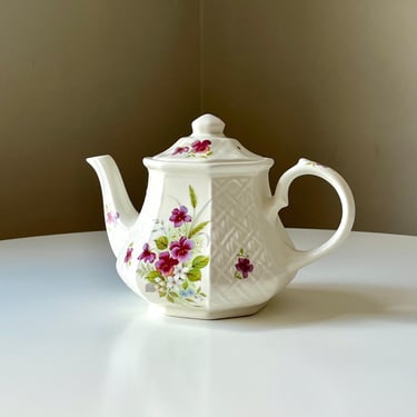 Vintage White Ceramic Tea Pot with a Violet Floral Design by Sadler (Made in England) 