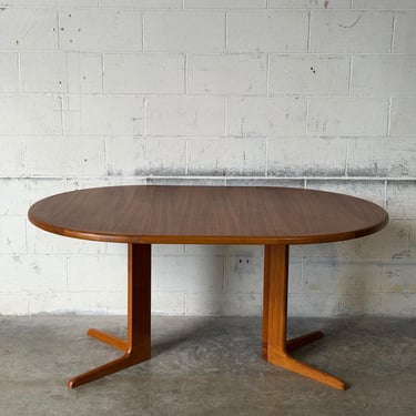 Vintage Danish Teak Round Extendable Dining Table – Mid-Century Modern Scandinavian Dining Table with Leaf 
