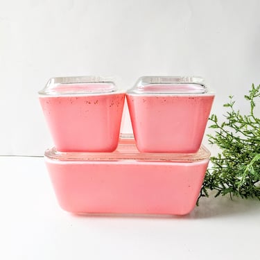Vintage PYREX Flamingo Pink Refrigerator Set/Fridgies/ Stackable Refrigerator to Oven/500 Series/ Mid Century 1950s/Set of 3 with Lids 