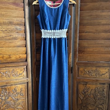 1960s long dress with lace accent 