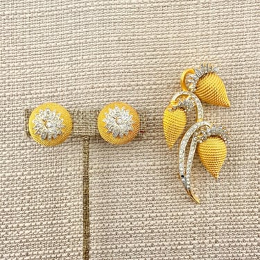 Vintage Coro Gold Tone & Rhinestone Strawberry Pin Brooch  Clip On Earrings Set 
