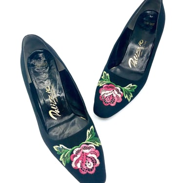 Vintage 1960s Black Fabric Pumps w/ Floral Embroidery Kitten Heels, Palizzio New York, US Size 6 1/2, VFG 