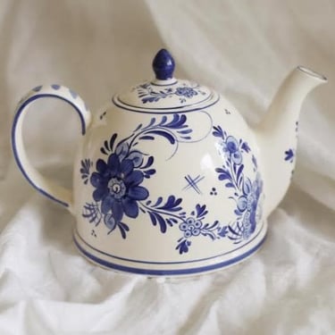Vintage Hand Painted Dutch Windmill & Floral Double Sided DAIC Delft Blue Ceramic Teapot / Blue White Vintage Kettle (see description) 