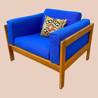 LOCAL PICKUP ONLY ———— Vintage Lounge Chair 