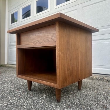 George Nakashima for Widdicomb “Origins model 215” Nightstand
