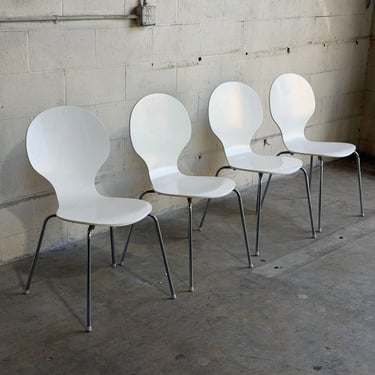 Set of 4 Danish Modern White Stacking Dining Chairs Mid Century Chrome Chairs 
