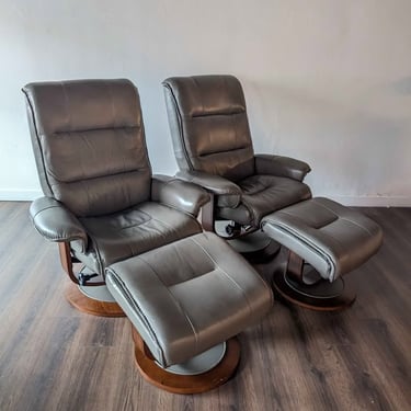 Pair of New Stressless Style Grey Leather Lounge Chair Recliners $795 Each