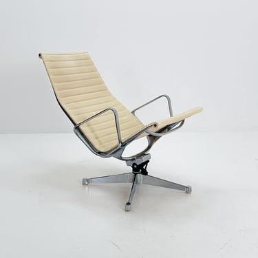 Mid Century Charles & Ray Eames EA 124 Aluminum Lounge Chair – Cream Leather Herman Miller, USA, 1980s 