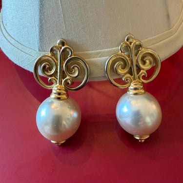 Vintage Ben-Amun Gold Tone Pearl Drop Earrings 