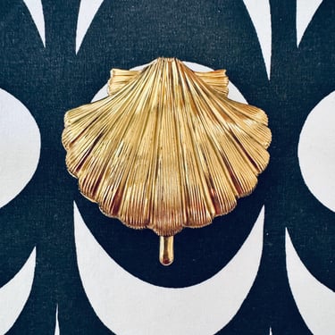 Vintage Brass Seashell Compact With Latch / Art Deco / Hollywood Regency 