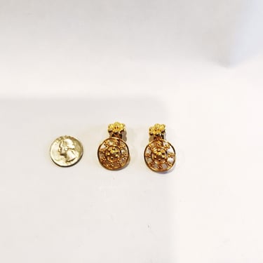 Gold-tone Floral Drop Clip-on Earrings Clip On Flower Earrings 1980's 80s Dangling Clip-ons Fashion Jewelry Door Knocker Vintage 