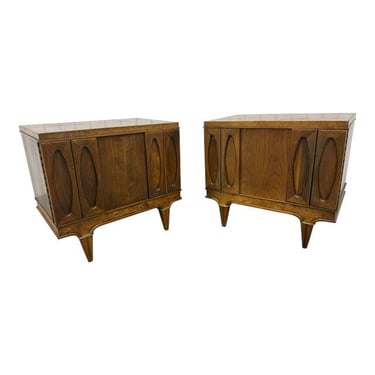 Mid-Century Modern American of Martinsville Walnut Nightstands - Set of 2 