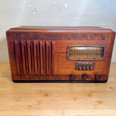 1940 Western Royal AM/SW/MP3/Bluetooth Radio 