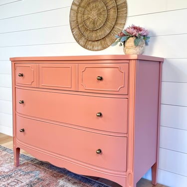 Refinished Vintage Dresser / Bureau / Chest of Drawers / Bow Front / Hepplewhite / Boho / Nursery 