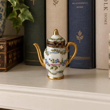 Vintage Limoges Peint Main Teapot Trinket Box, Miniature French Porcelain, Hand Painted Collectible 