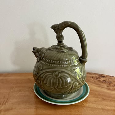 Celadon Porcelain Yaozhou Reverse Flow Teapot with Lion Foo 