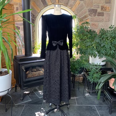 Vintage 1980s Black Velvet and Lace Formal Dress Lanz Originals, Vintage Black Velvet Evening Dress, Vintage 80s Cocktail Dress 