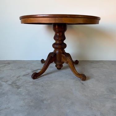 Vintage English Style Round Dining Table with Patchwork Burl Walnut Veneer Top & Carved Pedestal Base 