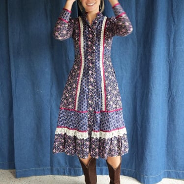 1970's Prairie Dress / Gunne Sax Calico Printed Floral Dress / Long Sleeve Dress / Cotton Ribbon / Little House on the Prairie / Boho 
