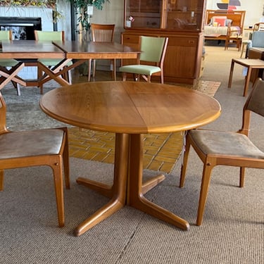 Dining Table with 1 Leaf<br />Sun Cabinet<br />Teak Veneer<br />40″ Round with 15.5″ Leaf