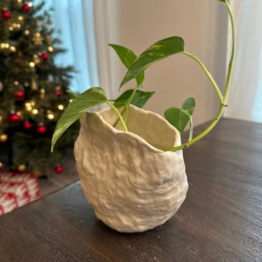 Contemporary Sculptural Vase | Abstract Art | Porcelain | Flower Arrangement | Minimalistic 