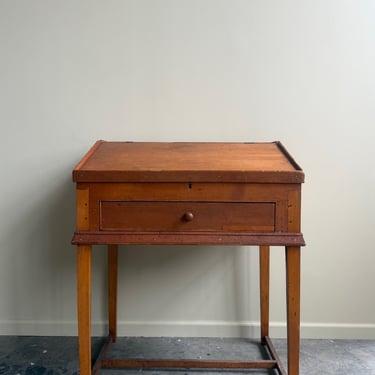 Mid-Atlantic Federal pine schoolmaster’s desk