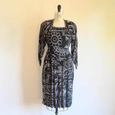1980's Nicole Miller Black and White Rayon Print Dress New Wave Dolman Sleeves Shoulder Pads 28