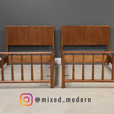 Refinished T.H. Robsjohn Gibbings for Widdicomb Twin Beds - A Pair 