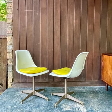 1970s Fiberglass Swivel Dining Chairs Pair Vintage Mid-Century Burke Kruger 