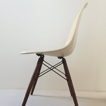 Rare Original Vintage Herman Miller Vitra Eames Sidechair Chair Creme Wood Base (DSW) 