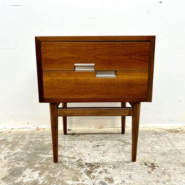 Mid-Century Modern American of Martinsville Accord Walnut Nightstand by American of Martinsville 