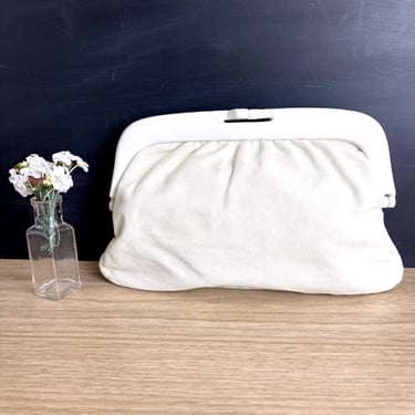 Vintage Italian leather clutch bag – creamy white purse with kiss clasp – 1970s 1980s evening bag 
