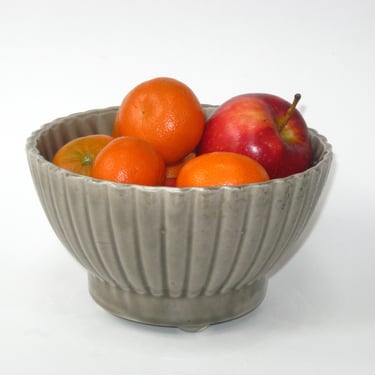 UPCO Ungemach Pottery Grey Ribbed 401 Planter Round Bowl EUC!; Retro Vintage 1950s Flower Pot USA 