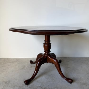 Vintage Queen Anne Style Mahogany Round Pedestal Occasional / Dining Table 