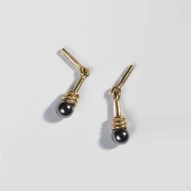 Alma Earrings in Hematite