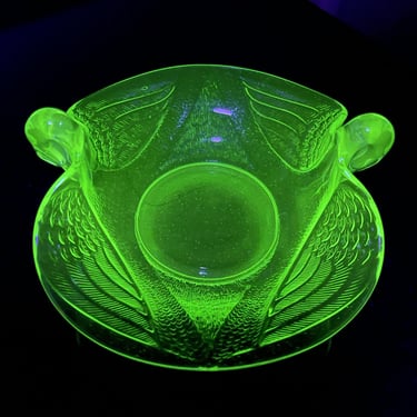 30s Fenton Swan Uranium Vaseline Green Depression Glass Sculpture Bowl 