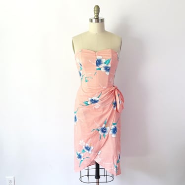 Size XS Vintage Otaheite Honolulu Sarong Dress Peach Floral Boned Bodice 1970s 