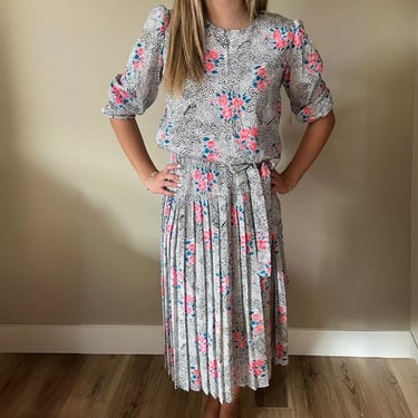 Brand New 1980s Deadstock Vintage Floral Pink Roses Long Pleated Sunday Dress 12 