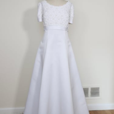 1990's Empire Waist Short Sleeve Lace A Line Gown