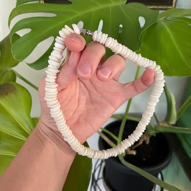 Vintage Puka Shell Nexklacr 