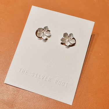 Kira Dual-Tone Flower Stud Earrings
