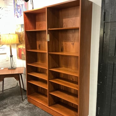 Hundevand Double Teak Bookcase