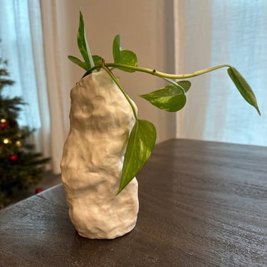 Contemporary Sculptural Vase | Abstract Art | Porcelain | Flower Arrangement | Minimalistic 
