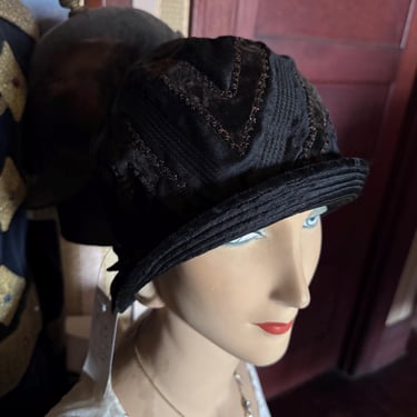 Vintage 1920s Flapper Art Deco Black Cloche Hat - Size M/L 
