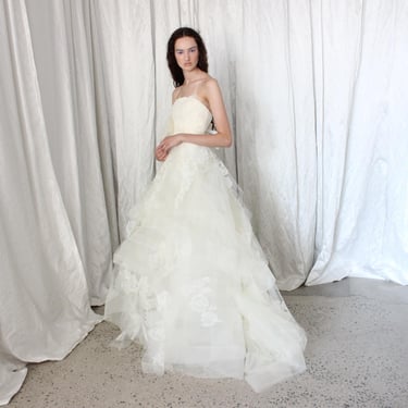 2009 Vera Wang 'Helena' Cream Chantilly Lace & Tulle 'Distressed' Strapless Wedding Gown w/ Huge Rosette 