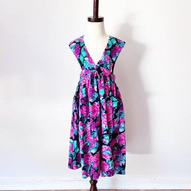 SIZE 6 Years 1980s Girls Pinafore Floral Apron Dress / V Neck, Black Floral, Button Back, Cary Girls, 100% Cotton 