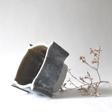 Ikebana planter. Modernist Architectural flower pot. Yamasan Japanese pottery MCM - Eames Era 