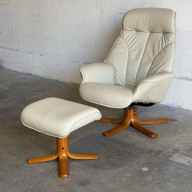 Hjellegjerde Cream Leather Teak Lounge Chair and Ottoman Norwegian Mid-Century Modern 1970s 