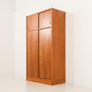 Danish teak wardrobe by Hundevad, 1960s 